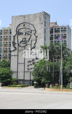 Eine riesige Basrelief von Ernesto Che Guevara auf ein Gebäude in Havanna Stockfoto