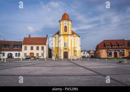 Kirche des Heiligen Bartholomäus auf Saint Bartholomew Square in Veseli nad Moravou Stadt in die Südmährische Region der Tschechischen Republik Stockfoto