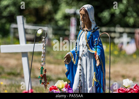 Die selige Mutter Statue an einem Grab. Stockfoto