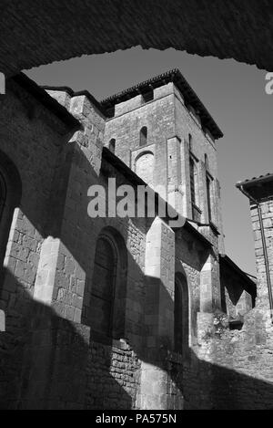 Kirche und Doyenné im mittelalterlichen Dorf von Varen, Tarn-et-Garonne, Royal, Frankreich Stockfoto