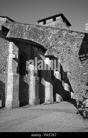 Kirche und Doyenné im mittelalterlichen Dorf von Varen, Tarn-et-Garonne, Royal, Frankreich Stockfoto