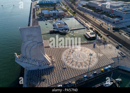 Lissabon, Portugal - 23. Juni 2018: Luftaufnahme des Monument der Entdeckungen in der Stadt Lissabon bei Sonnenuntergang; Stockfoto