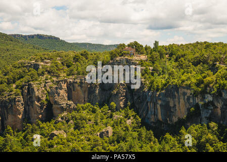 Schöne Ausblicke auf die Landschaft im Sommer in Katalonien, Spanien Stockfoto
