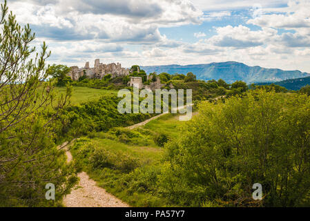 Schöne Ausblicke auf die Landschaft im Sommer in Katalonien, Spanien Stockfoto