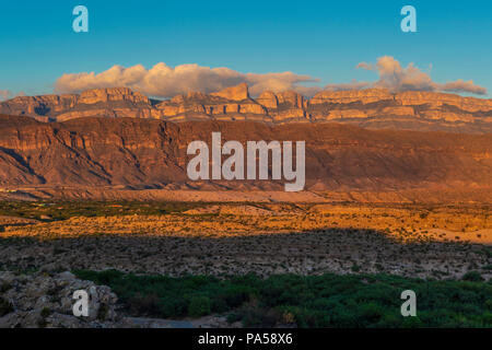 Sonnenuntergang an der Sierra del Carmen in Mexiko gesehen von Texas Seite des Rio Grande Stockfoto