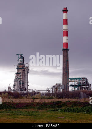 Chemische Installation - Teil einer großen Raffinerie Stockfoto