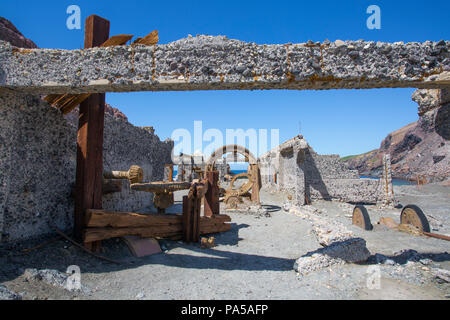 Abgebrochene Schwefel Mine auf White Island, Neuseeland Stockfoto