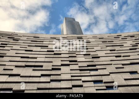 Kanton, China - ca. Januar 2017: Die neue Guangzhou Bibliothek ist am Ufer des Pearl River gelegen. Stockfoto