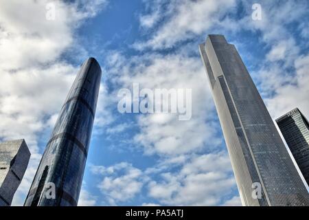 Kanton, China - ca. Januar 2017: Guangzhou Twin Towers von Guangzhou central business district. Stockfoto