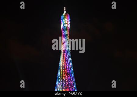 Kanton, Provinz Guangdong, China - ca. September 2017: Die Canton Tower in der Nacht, Guangzhou TV Astronomische und Sightseeing Tower. Stockfoto
