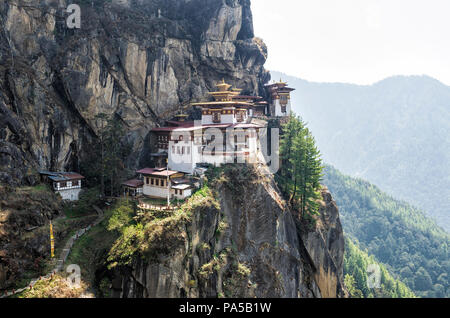 Taktshang Kloster, Bhutan - Tiger Nest Kloster wissen auch als Palphug Taktsang Kloster. In den Klippen des oberen Paro Tal, Bhu Stockfoto