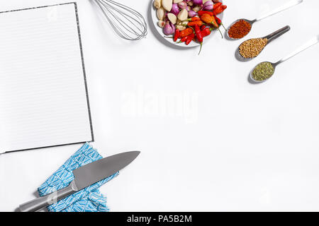 Layflat kochen Bild mit rohen Zutaten und Küchengeräte. Stockfoto