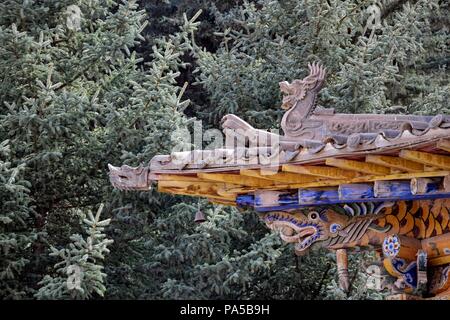 Dach Detail in Matisi, pferdehuf Tempel in der Nähe der Stadt Zhang Ihr in der Provinz Gansu in China Stockfoto