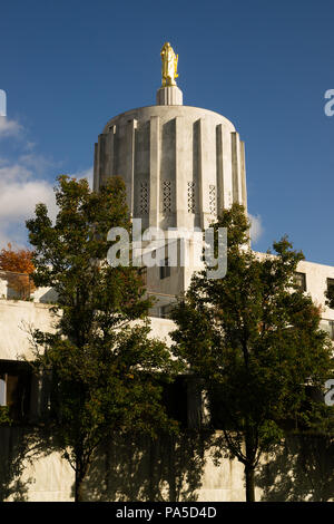 Bei 900 Court Street steht den staatlichen Ämtern und dem Marmornen Zustand capiol von Oregon Stockfoto