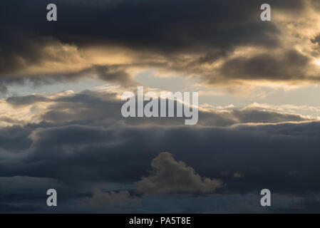 Abend Himmel und Wolken Stockfoto