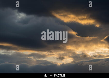 Abend Himmel und Wolken Stockfoto