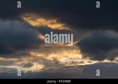 Abend Himmel und Wolken Stockfoto