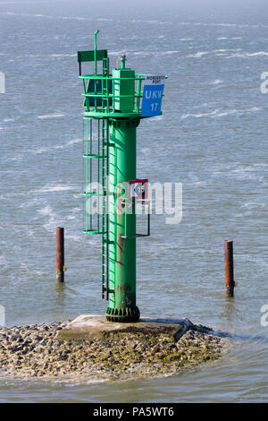 Position Mast, nautischen Zeichen, Hafeneinfahrt, Norddeich, Norden, Ostfriesland, Niedersachsen, Deutschland Stockfoto