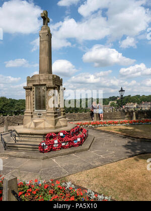 Genießen Sie den Blick vom War Memorial im Schlosspark in Knaresborough North Yorkshire England Stockfoto