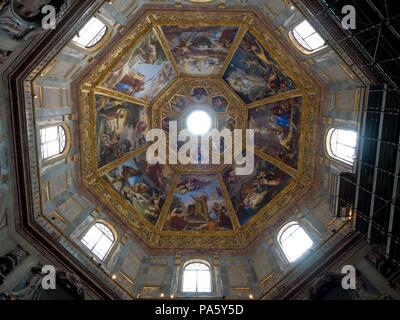 Innenansicht der Kuppel der Cappella dei Principi, in der Basilika San Lorenzo Innenansicht der Kuppel der Medici Kapellen, die in der Basilika von San Lorenzo), XVI-XVII Jh., Florenz, Toskana, Italien. Stockfoto