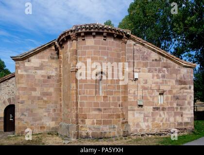 Haupt der Kirche von San Juan Bautista aus dem 13. Jahrhundert, Valdeolea, Kantabrien, Spanien. Stockfoto