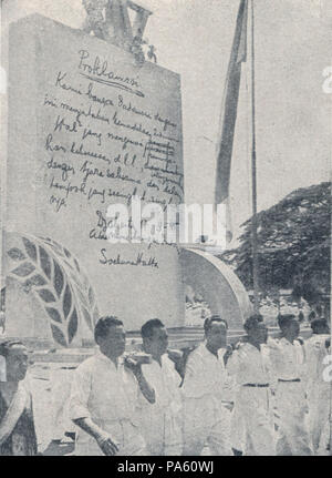 84 Schwimmer mit Text der Indonesischen Proklamation der Unabhängigkeit (1959), Bung Karno Penjambung Lidah Rakjat 248 Stockfoto