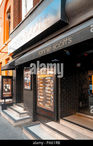 Ronnie Scotts Jazz Club, 47 Frith Street, Soho, London, Großbritannien. Das 1965 eröffnete Restaurant war der zweite Veranstaltungsort des Clubs. Stockfoto