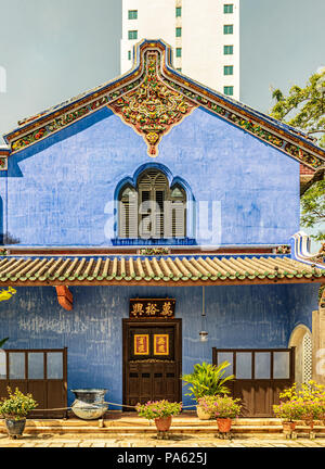 George Town, Penang, Malaysia - 6. Januar 2018: Cheong Fatt Tze Mansion, das blau ist, denkmalgeschütztes Gebäude in George Town, Malaysia. Es war bu Stockfoto