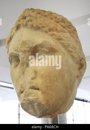 Artemis Brauronia. Der Leiter der cult Statue der Göttin, die Arbeit des Bildhauers Praxiteles. Es wurde in ihr Heiligtum auf der Akropolis, Ca. 330 v. Chr.. Akropolis Museum. Athen. Griechenland. Stockfoto