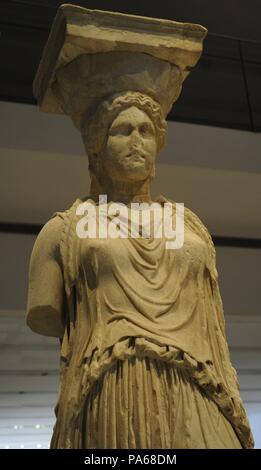 Griechische Kunst. Die caryatid Halle des Erechtheion. Weibliche Figuren als tragende Säulen drapiert. Detail. Akropolis von Athen, 421-407 BC. Griechenland. Akropolis Museum. Athen. Griechenland. Stockfoto