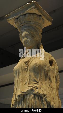 Griechische Kunst. Die caryatid Halle des Erechtheion. Weibliche Figuren als tragende Säulen drapiert. Detail. Akropolis von Athen, 421-407 BC. Griechenland. Akropolis Museum. Athen. Griechenland. Stockfoto