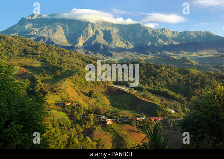 Mount Kinabalu und Kundasang Tal Sabah Borneo Malaysia Föderation Stockfoto