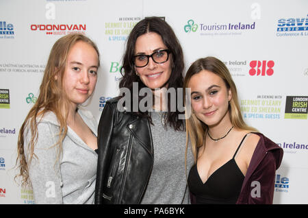 Gäste intime Gala zugunsten der London Irish Centre, die Pflege, Kultur und Gemeinschaft zu den Iren in London mit: Courteney Cox, Coco Arquette Wo: London, Großbritannien Wann: 19 Jun 2018 Credit: Phil Lewis/WENN.com Stockfoto