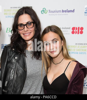 Gäste intime Gala zugunsten der London Irish Centre, die Pflege, Kultur und Gemeinschaft zu den Iren in London mit: Courteney Cox, Coco Arquette Wo: London, Großbritannien Wann: 19 Jun 2018 Credit: Phil Lewis/WENN.com Stockfoto