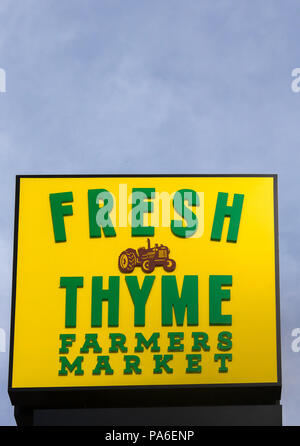 BLOOMINGTON, MN/USA, 25. Mai 2016: frischer Thymian Farmers Market Außen- und Logo. Frischer Thymian ist eine Kette von Lebensmittelläden in den Vereinigten Staaten. Stockfoto