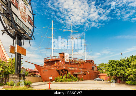 George Town, Penang, Malaysia - Dezember 9, 2017: Geschäftshaus mit Restaurant im Inneren in George Town, Malaysia. Stockfoto