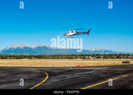 Erreichen Air Medical Services Airbus Hubschrauber; als 350 Ã‰cureuil Hubschrauber; Salida Fly-in & Air Show; Salida, Colorado, USA Stockfoto