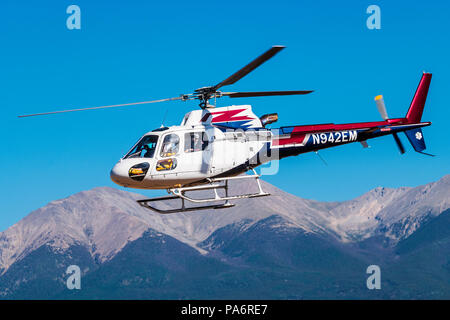 Erreichen Air Medical Services Airbus Hubschrauber; als 350 Ã‰cureuil Hubschrauber; Salida Fly-in & Air Show; Salida, Colorado, USA Stockfoto