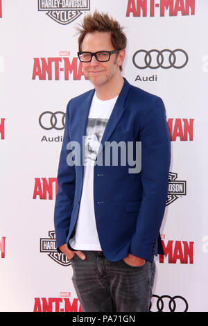 *** Foto *** James Gunn feuerte aus Wächter der Galaxy Vol. 3 Nach dem erneuerten TweetsHOLLYWOOD, CA - 29. Juni: James Gunn bei der Premiere von "Marvel Ant-Man' an der Dolby Theatre am 29. Juni 2015 in Hollywood, Kalifornien. Quelle: David Edwards/MediaPunch Stockfoto