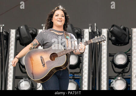 Twin Lakes, Wisconsin, USA. 20. Juli 2018. ASHLEY MCBRYDE während des Landes Donner Music Festival im Twin Lakes, Michigan Credit: Daniel DeSlover/ZUMA Draht/Alamy leben Nachrichten Stockfoto