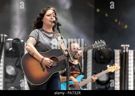 Twin Lakes, Wisconsin, USA. 20. Juli 2018. ASHLEY MCBRYDE während des Landes Donner Music Festival im Twin Lakes, Michigan Credit: Daniel DeSlover/ZUMA Draht/Alamy leben Nachrichten Stockfoto