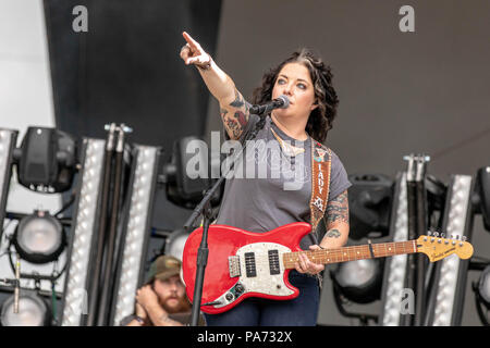 Twin Lakes, Wisconsin, USA. 20. Juli 2018. ASHLEY MCBRYDE während des Landes Donner Music Festival im Twin Lakes, Michigan Credit: Daniel DeSlover/ZUMA Draht/Alamy leben Nachrichten Stockfoto