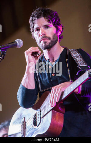 Ternate Italien. 20. Juli 2018. Thom Chacon, James Maddock und der Sängerin/Schauspielerin Violante Placido führt live auf der Bühne zusammen, während der "Wook in Credit Lager Festival": Rodolfo Sassano/Alamy leben Nachrichten Stockfoto