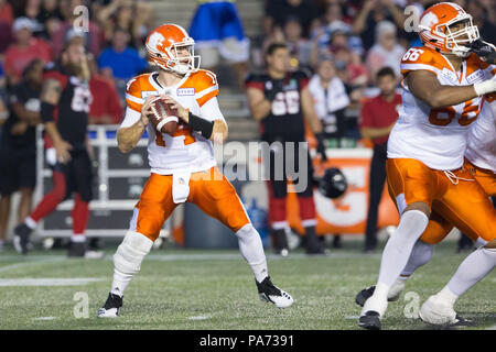 Ottawa, Kanada. 20. Juli 2018. BC Lions Quarterback Travis Lulay (14) Legt bei der CFL Spiel zwischen dem BC Lions und Ottawa Redblacks bei TD Place Stadion in Ottawa, Kanada, zu werfen. Daniel Lea/CSM/Alamy leben Nachrichten Stockfoto