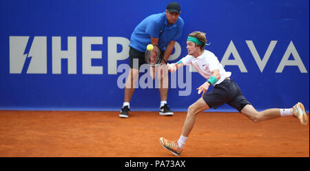 Umag, Kroatien. 20. Juli 2018. Andrej Rublev Russlands konkurriert während der singles Viertelfinale Match gegen Robin Hasse der Niederlande bei 2018 ATP Croatia Open in Umag, Kroatien, am 20. Juli 2018. Robin Hasse gewann 2-0. Quelle: Igor Soban/Xinhua/Alamy leben Nachrichten Stockfoto