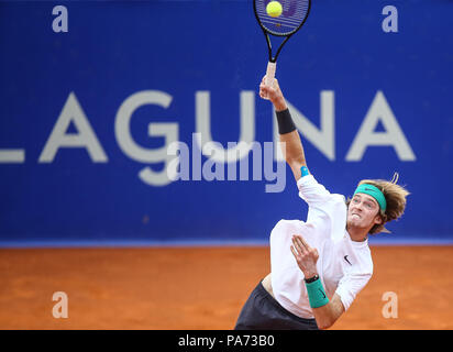 Umag, Kroatien. 20. Juli 2018. Andrej Rublev Russlands konkurriert während der singles Viertelfinale Match gegen Robin Hasse der Niederlande bei 2018 ATP Croatia Open in Umag, Kroatien, am 20. Juli 2018. Robin Hasse gewann 2-0. Quelle: Igor Soban/Xinhua/Alamy leben Nachrichten Stockfoto