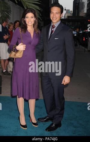 NEW YORK - 23. Juni: Kimberly Guilfoyle, Eric Villency besucht die Einführung von Trump International Hotel & Tower Dubai am 23. Juni 2008 an der Park Avenue Plaza in New York City. Personen: Kimberly Guilfoyle, Eric Villency Stockfoto