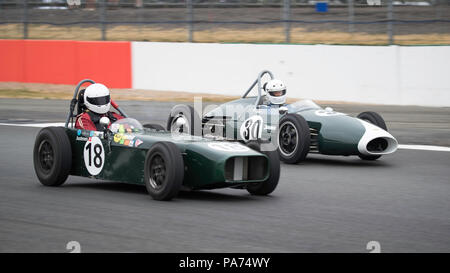 Silverstone, Großbritannien. Juli 2018 20. Erste Rennen des Tages bei der Silverstone Classic. Die historische Formel Junioren erstes Rennen mit einem riesigen 54 Auto grid Credit James Wadham/Alamy leben Nachrichten Stockfoto