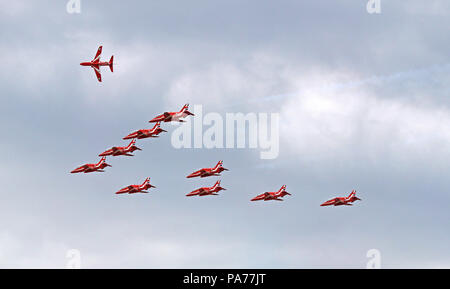 Rote Pfeile, Farnborough International Airshow, Flughafen Farnborough, Hampshire, UK, 20. Juli 2018, Foto von Richard Goldschmidt Credit: Rich Gold/Alamy leben Nachrichten Stockfoto