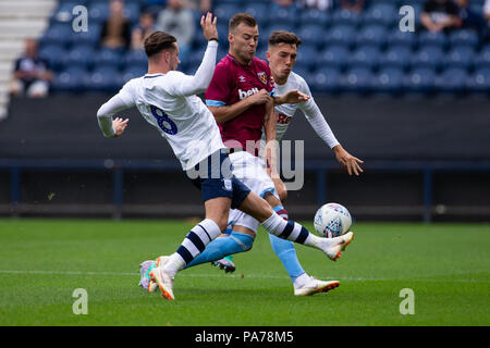 Deepdale, Preston, UK. 21. Juli 2018. Vor Jahreszeit Fußball freundlich, Preston North End gegen West Ham United; Alan Browne von Preston North End macht einen Angriff Credit: Aktion plus Sport/Alamy leben Nachrichten Stockfoto